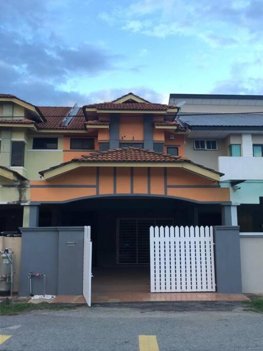 T House Nearby Kuantan East Coast Shopping Mall Eksteriør bilde