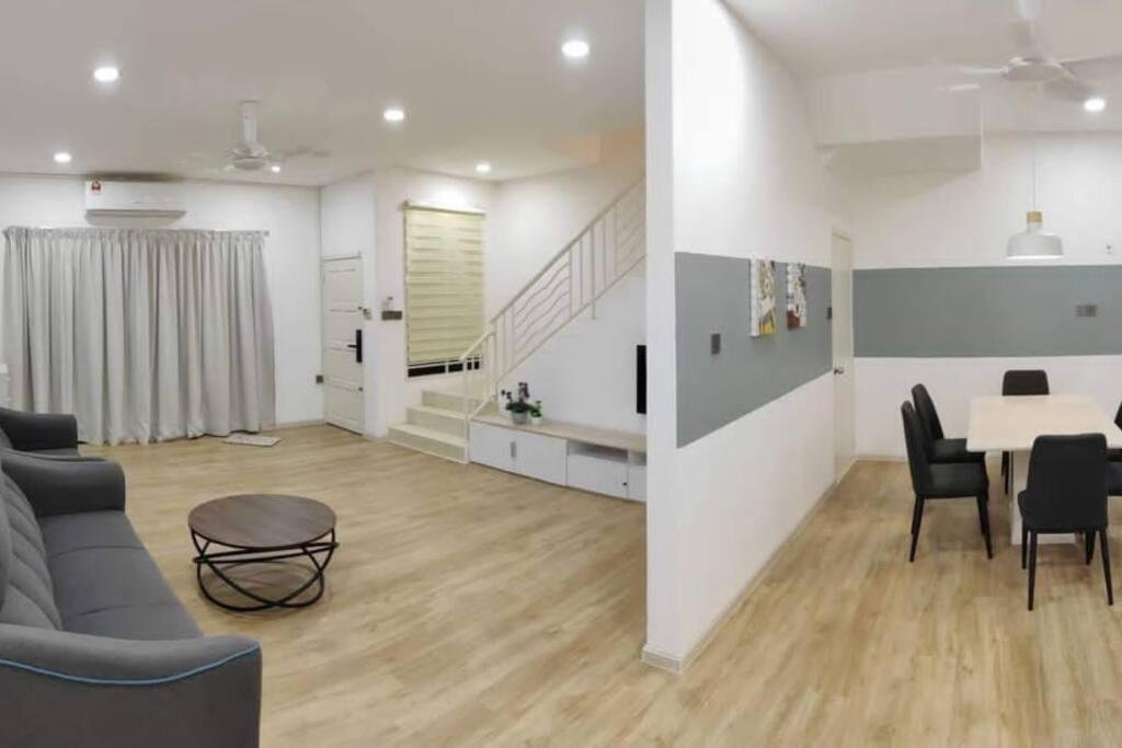 T House Nearby Kuantan East Coast Shopping Mall Eksteriør bilde